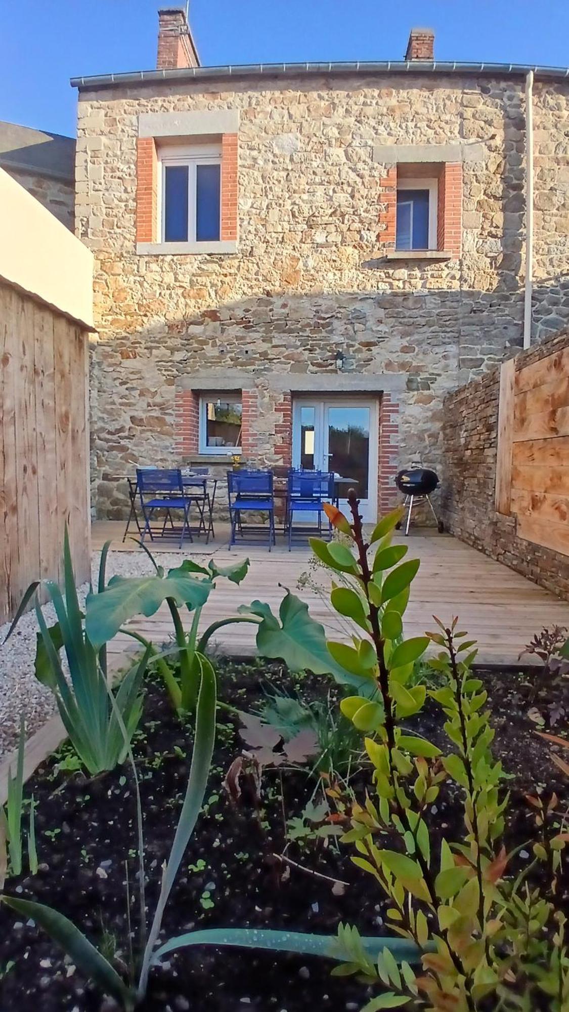Au Bout Du Mont Villa Pontorson Exterior photo